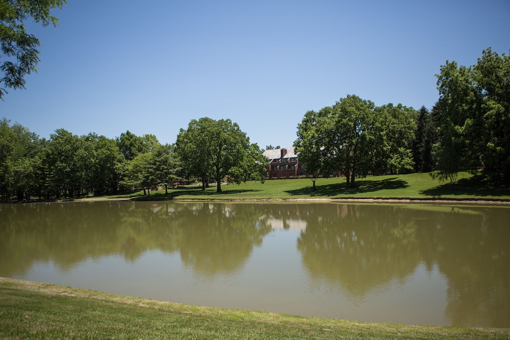 New Harmony Inn Resort & Conference Center 33/49