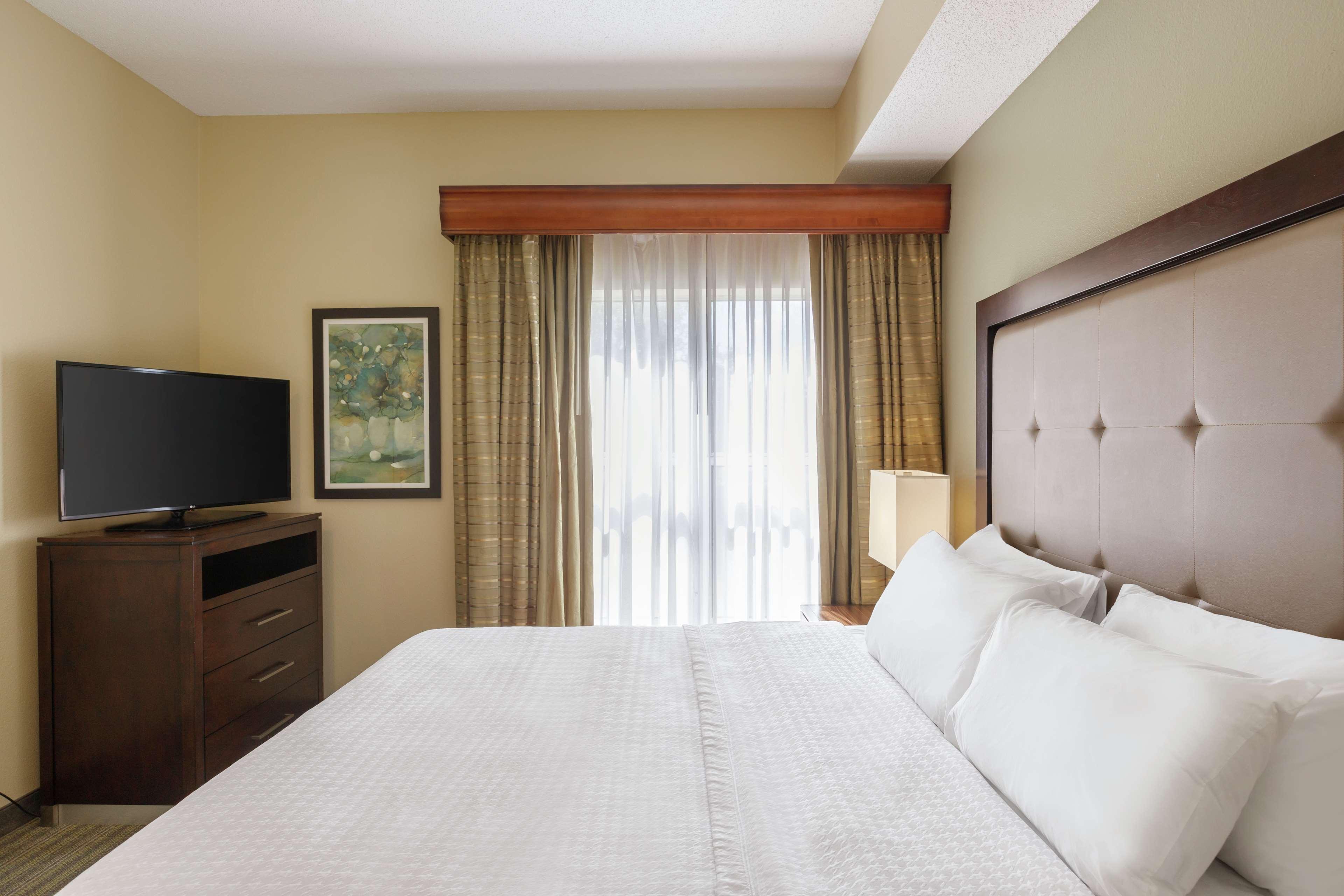 1 BEDROOM, SUITE, KING BED