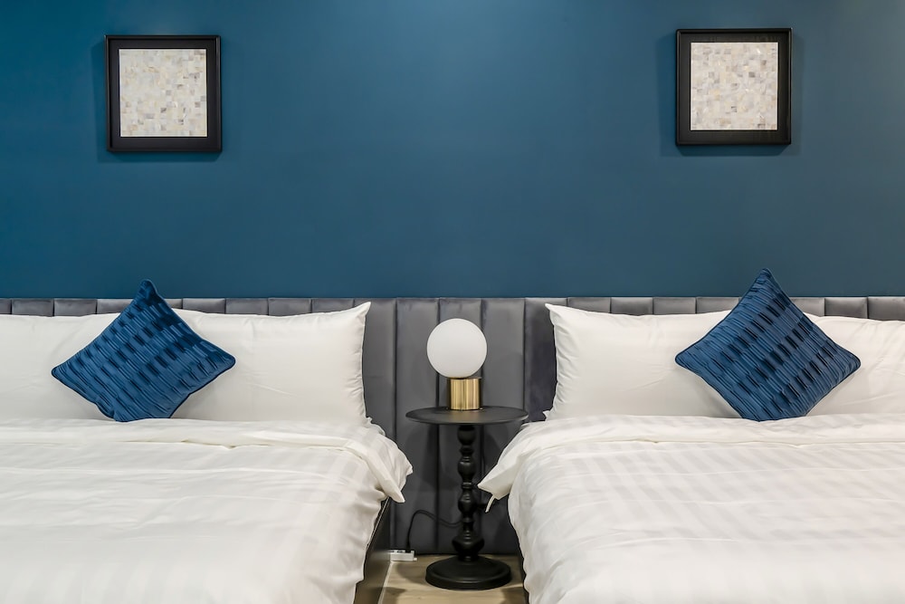 Standard, Quadruple, 2 Double Beds, No Window
