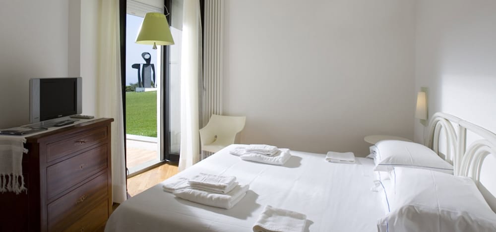 Hotel Emilia 12/48