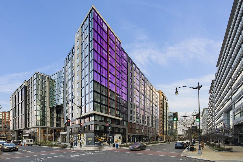 Global Luxury Suites at Capitol Hill 42/49