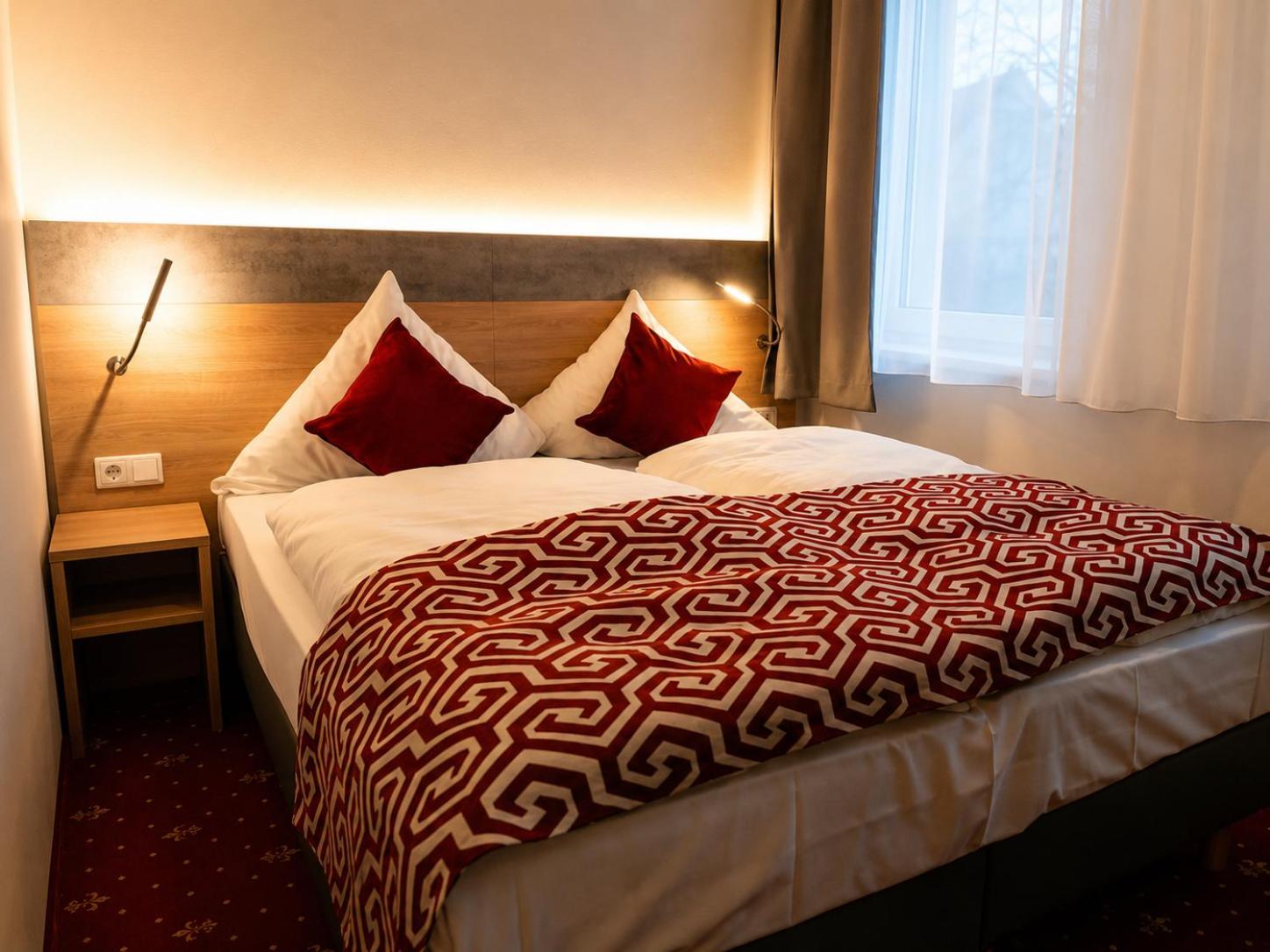 Comfort, Triple, Single Bed