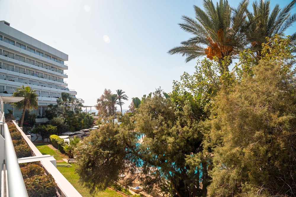 Grecian Sands Hotel 66/71