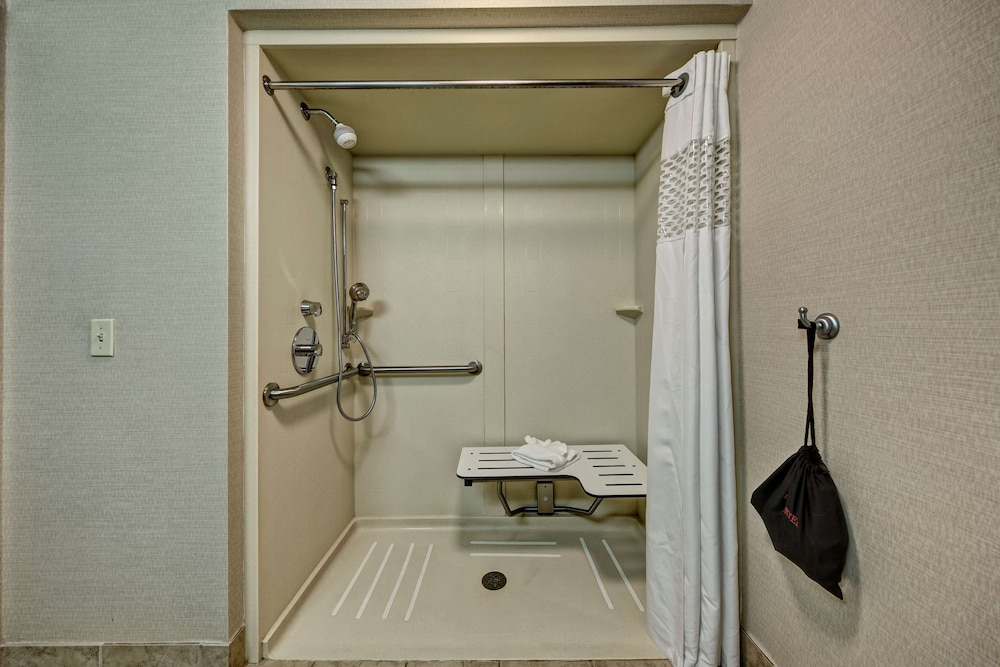 Hampton Inn Clarksville 16/77