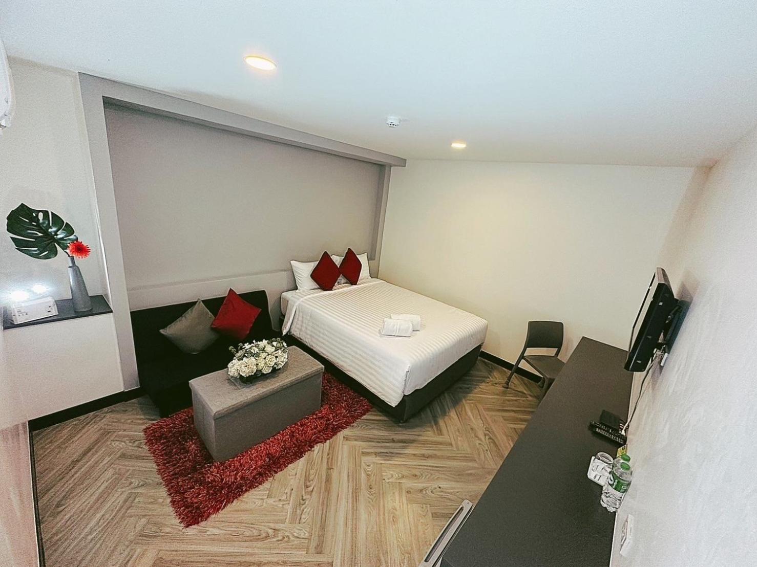 Deluxe, Double Bed, No Window