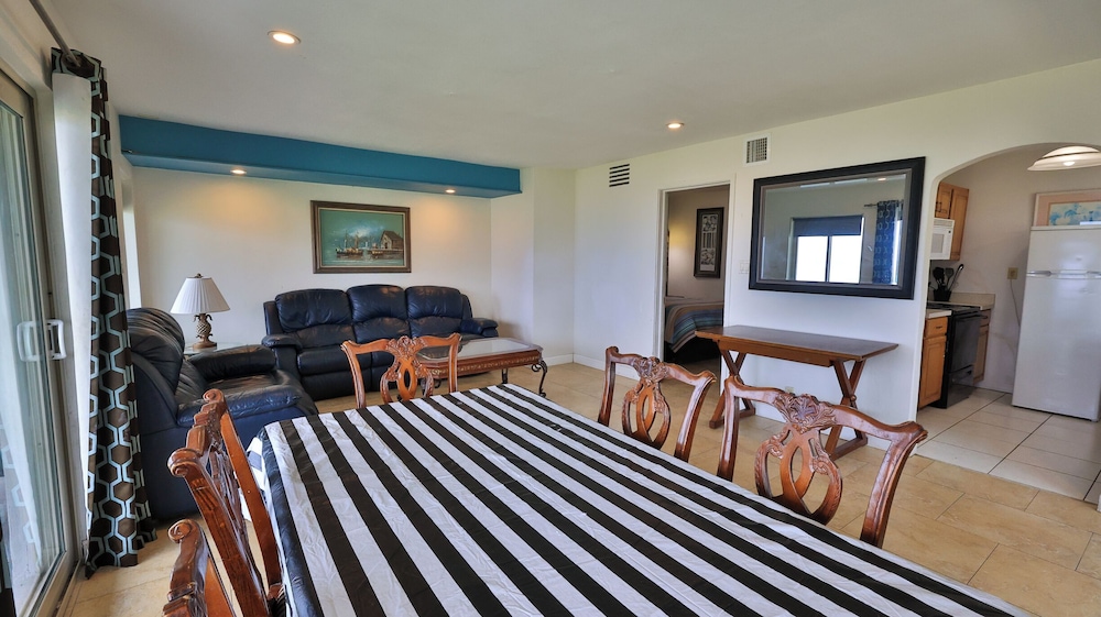Driftwood Resort 47/70