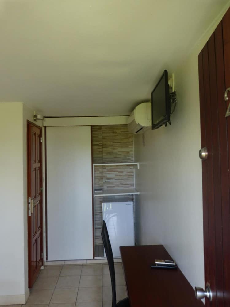 Airport Hotel 18/42