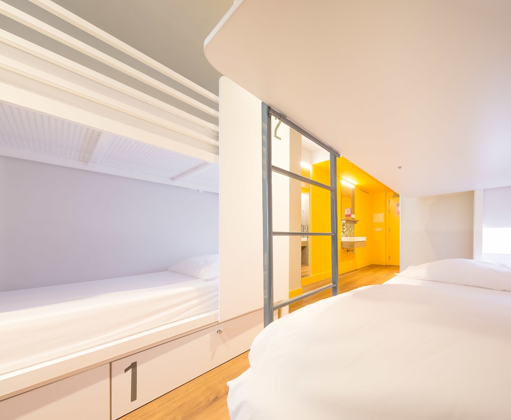 MIXED DORM, 8 BEDS, PRIVATE BATHROOM