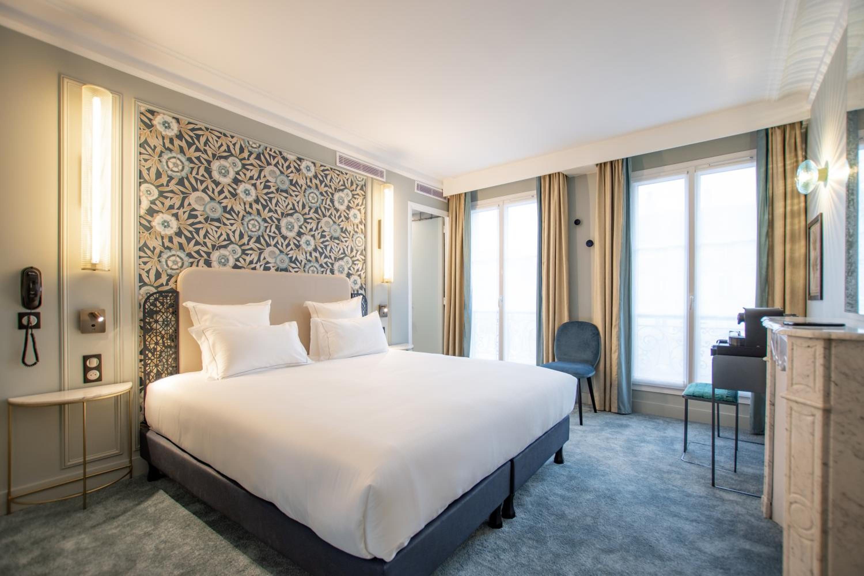 Deluxe, King Bed, ELSA, Hotel Paris by Collection Vesper 4/10