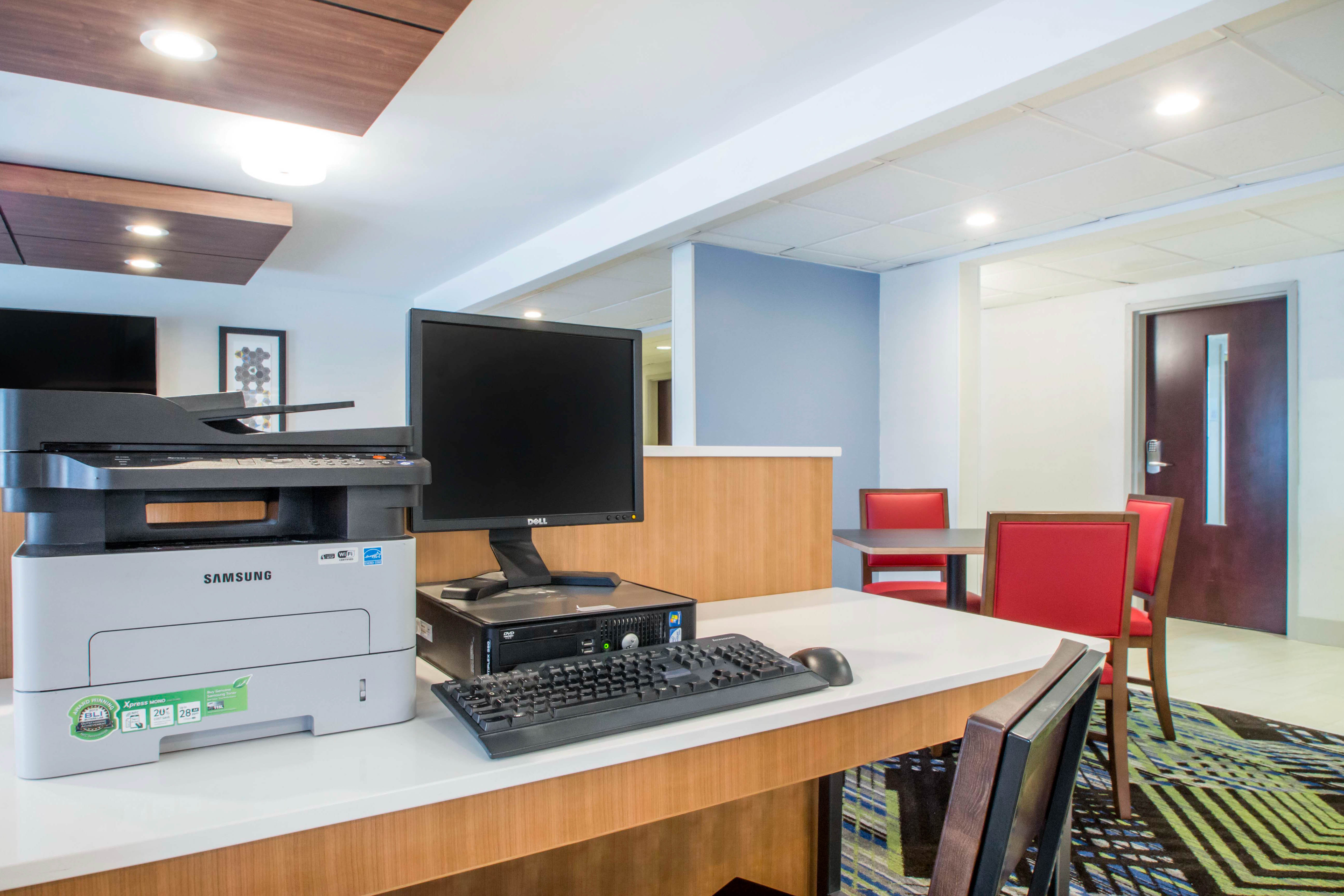 Holiday Inn Express And Suites Albany Airport Wolf Road 10/16