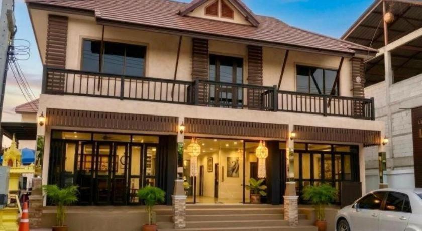 Ponburi Hotel 1/90