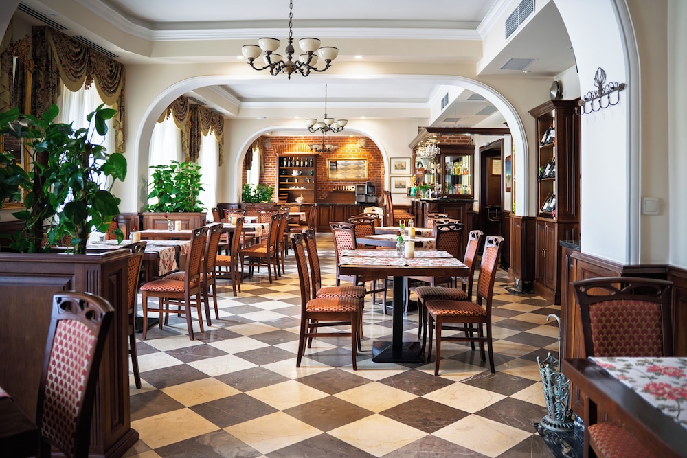 restaurant cafeteria