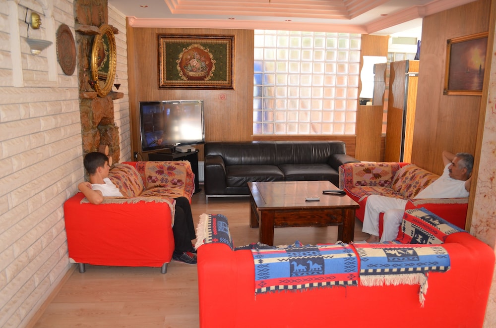 Megas Hotel 25/45