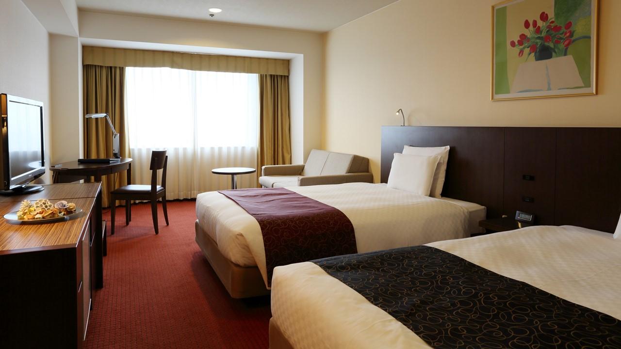 Deluxe, Twin Beds, Night View