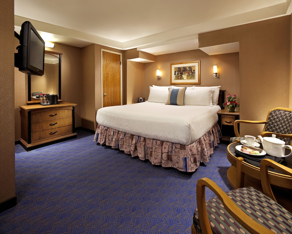 The Queen Mary 20/56