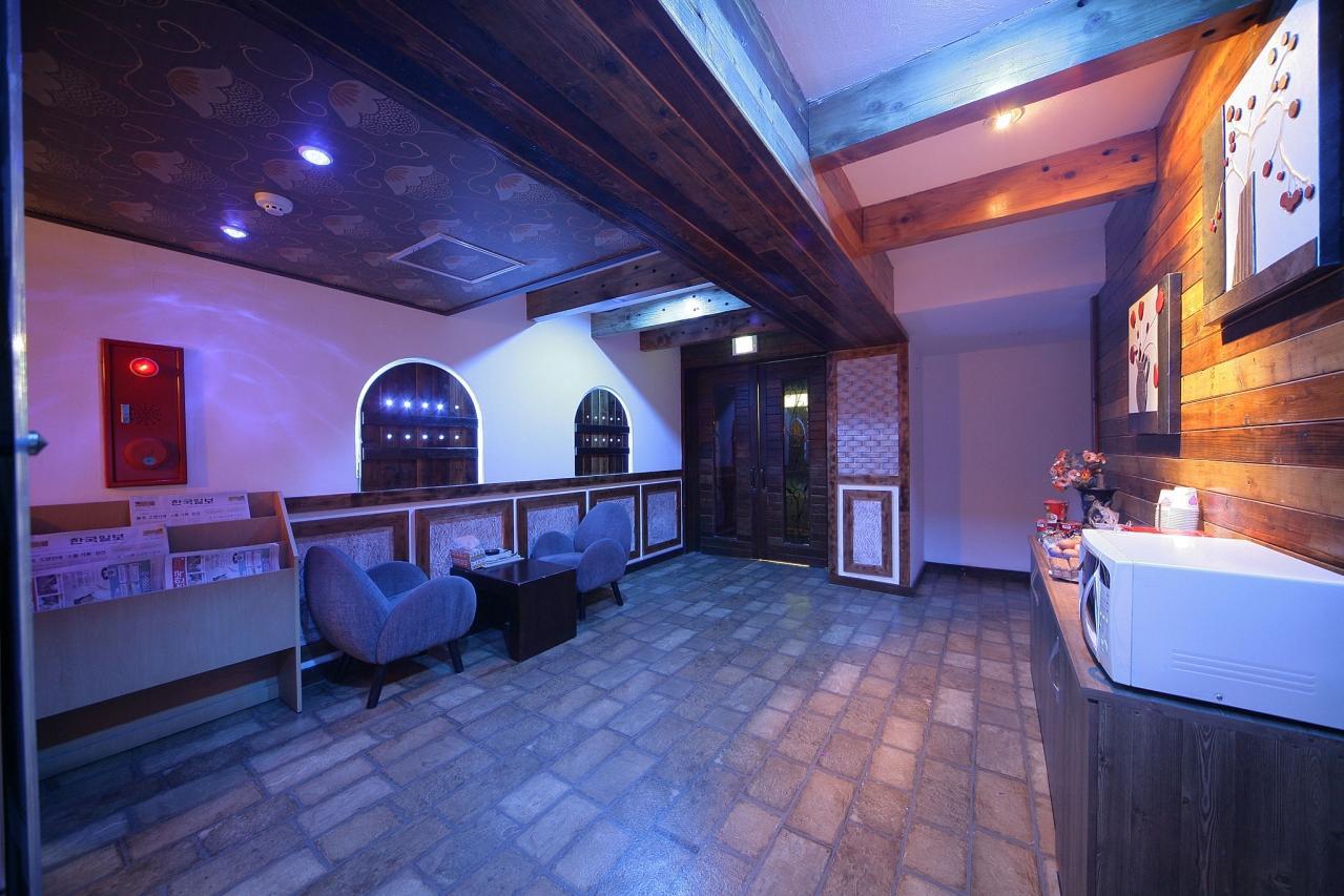Castle Hotel 13/14