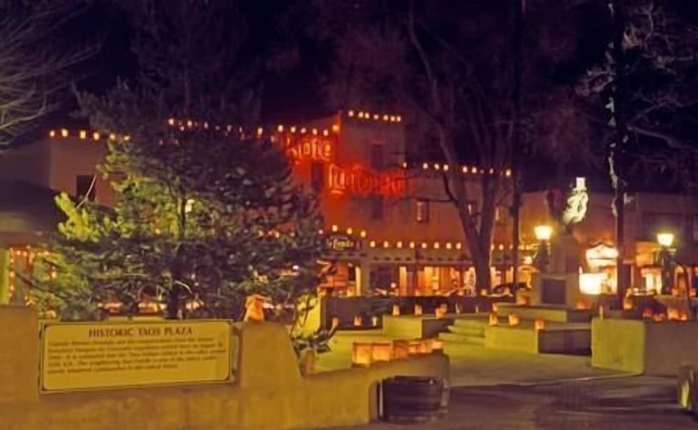 Hotel La Fonda de Taos 36/38