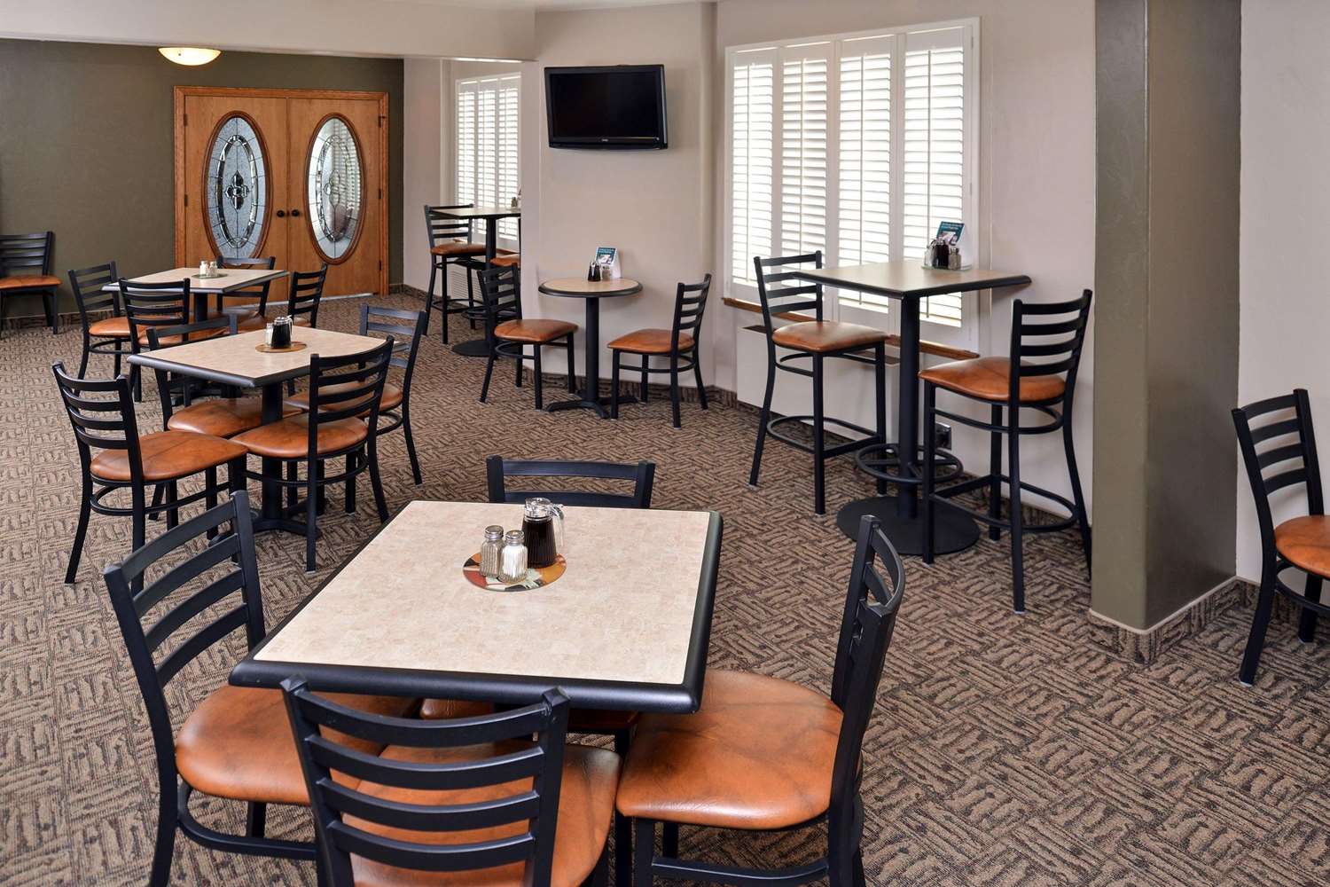 Quality Inn Vernal Near Dinosaur National Monument 30/43
