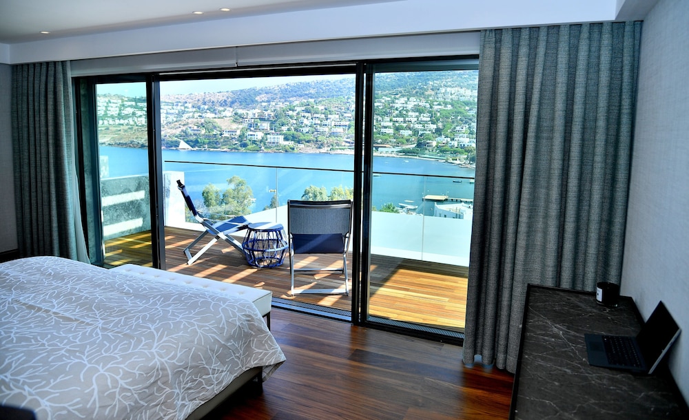 Executive, Suite, 2 Queen Beds, Sea View