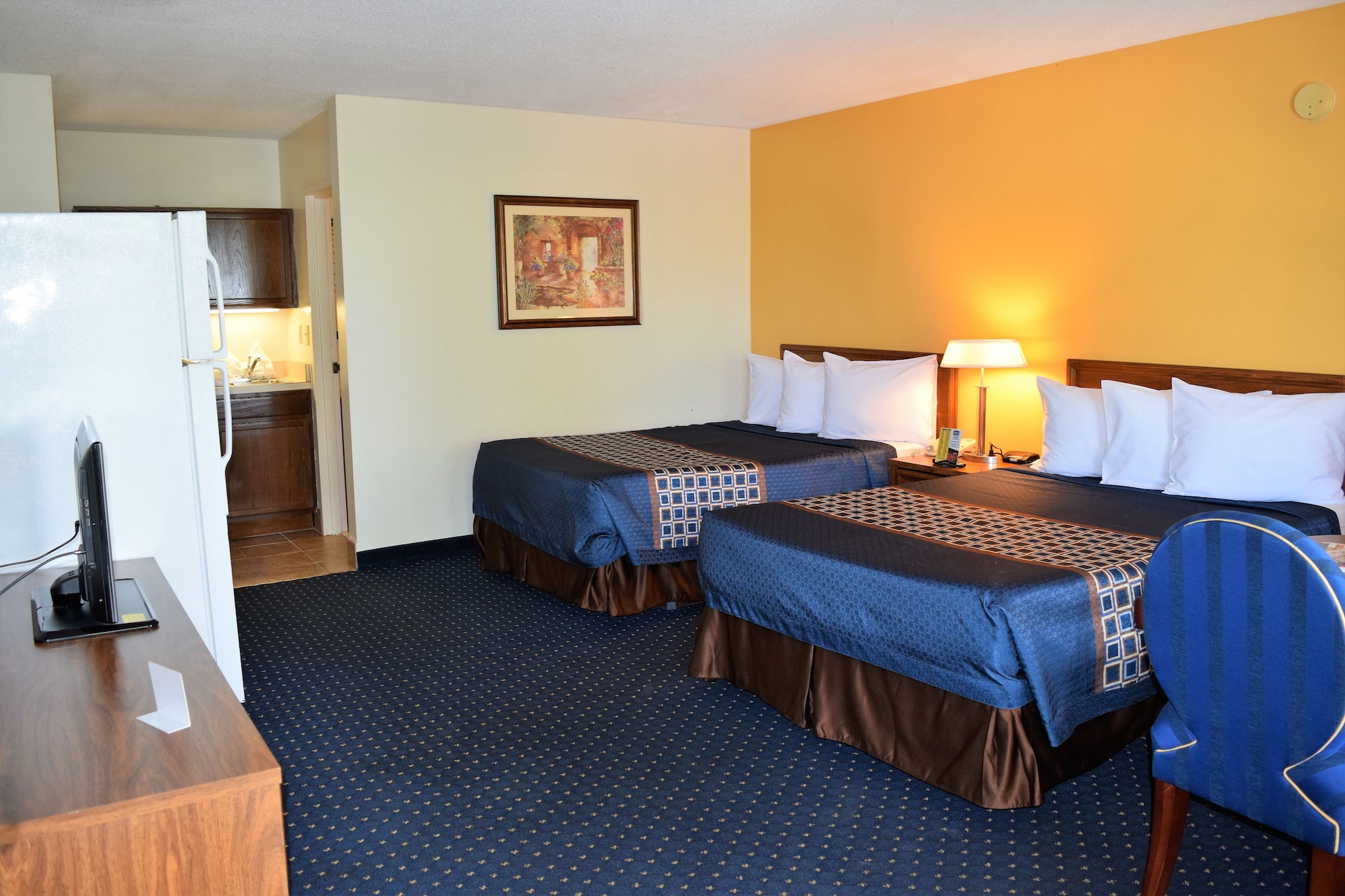 DELUXE, 2 DOUBLE BEDS