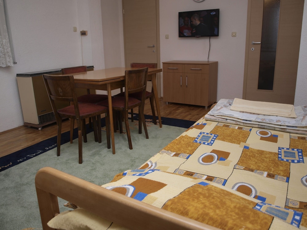 Bogdanovski Studios & Guest Rooms 31/47
