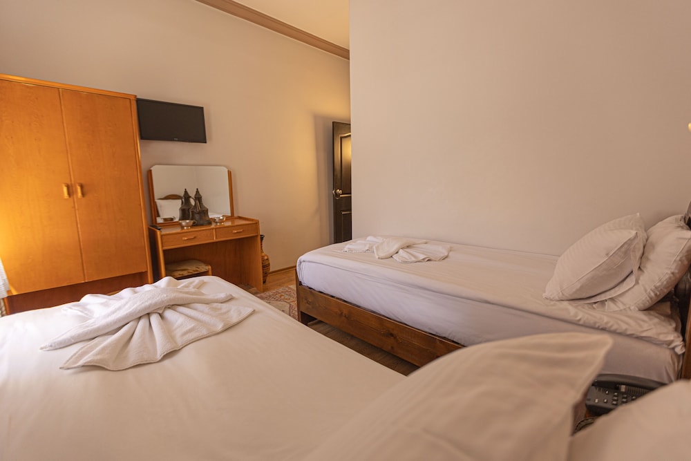 AKUZUN HOTEL 8/65