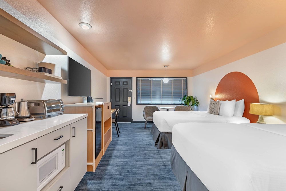 ROOM, 2 QUEEN BEDS