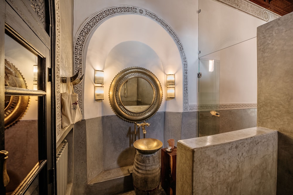 Riad 72 11/76