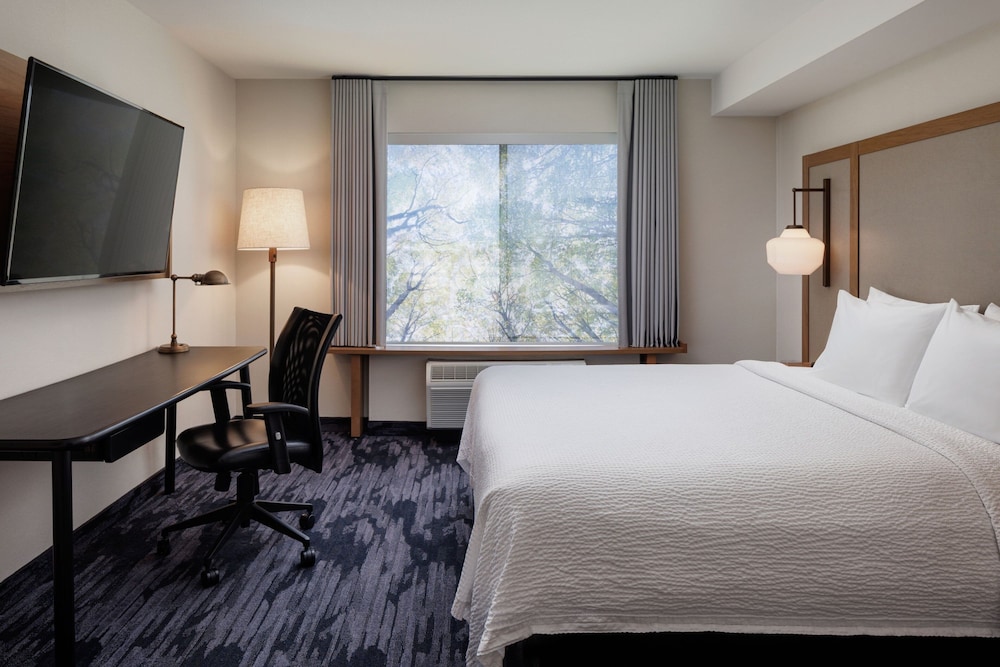 Room at Fairfield Inn And Suites Kelowna, KELOWNA