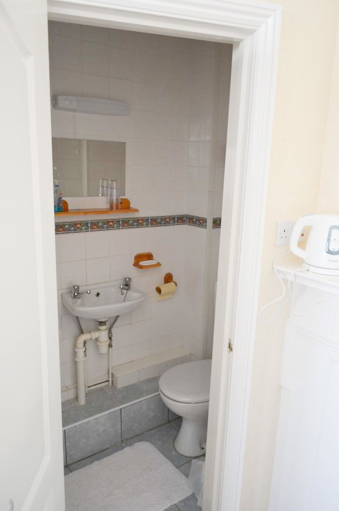 Chandos Guest House 28/32