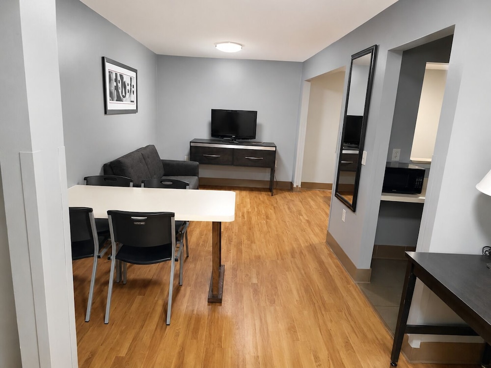 Welcome Suites Hazelwood Extended Stay Hotel 43/59