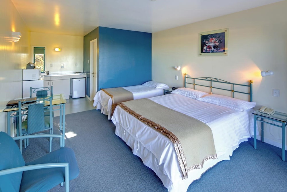 RAYLAND MOTEL 8/34