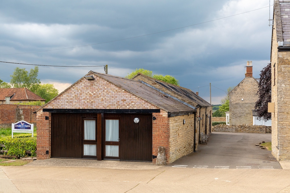 Church Farm Lodge 4/50