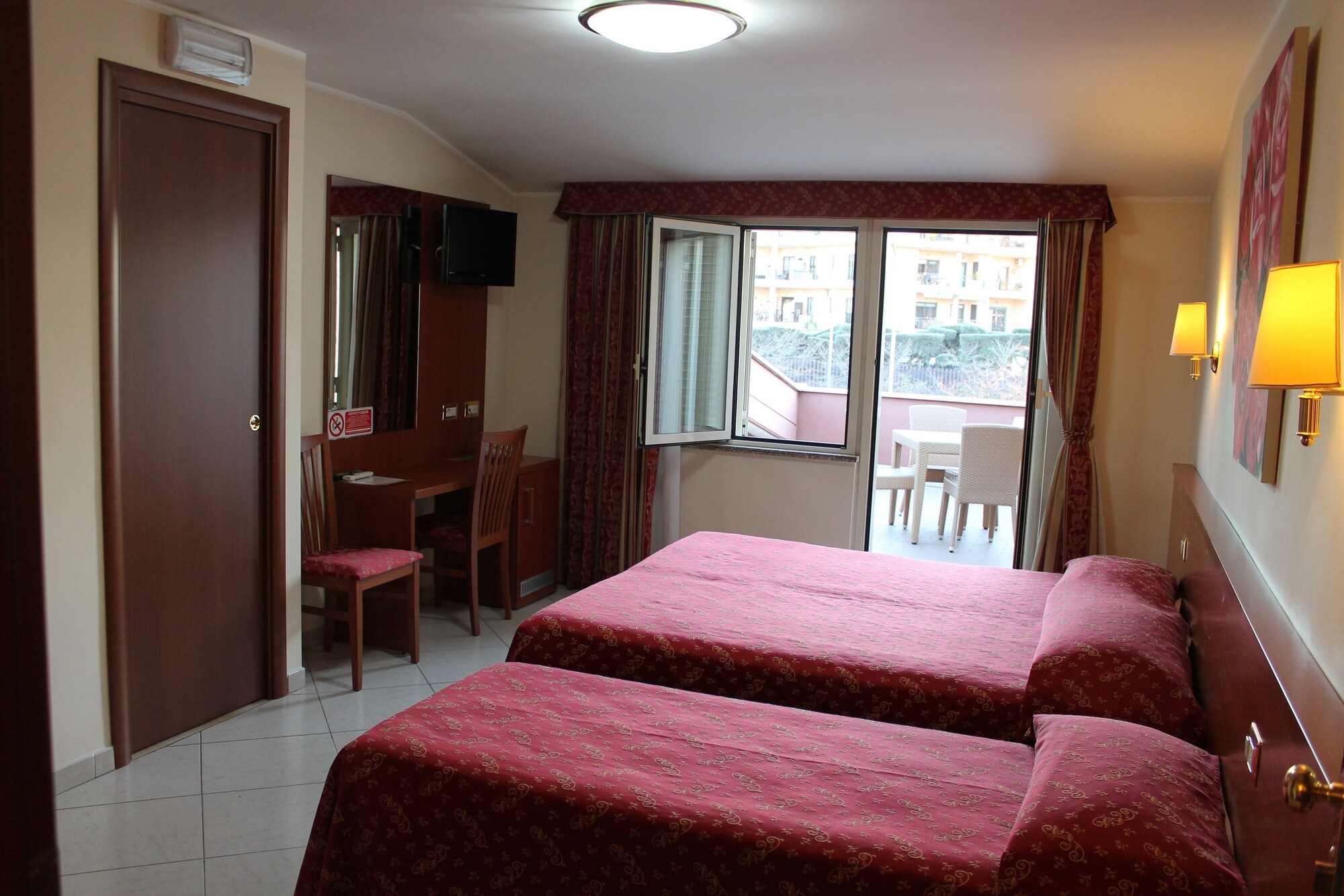 ROOM, QUADRUPLE