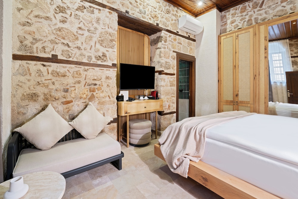 Street, Deluxe, Queen Bed