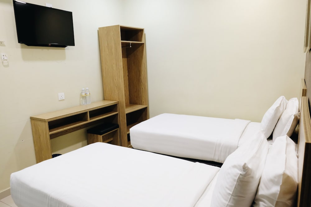 Superior, Twin Beds, No Window
