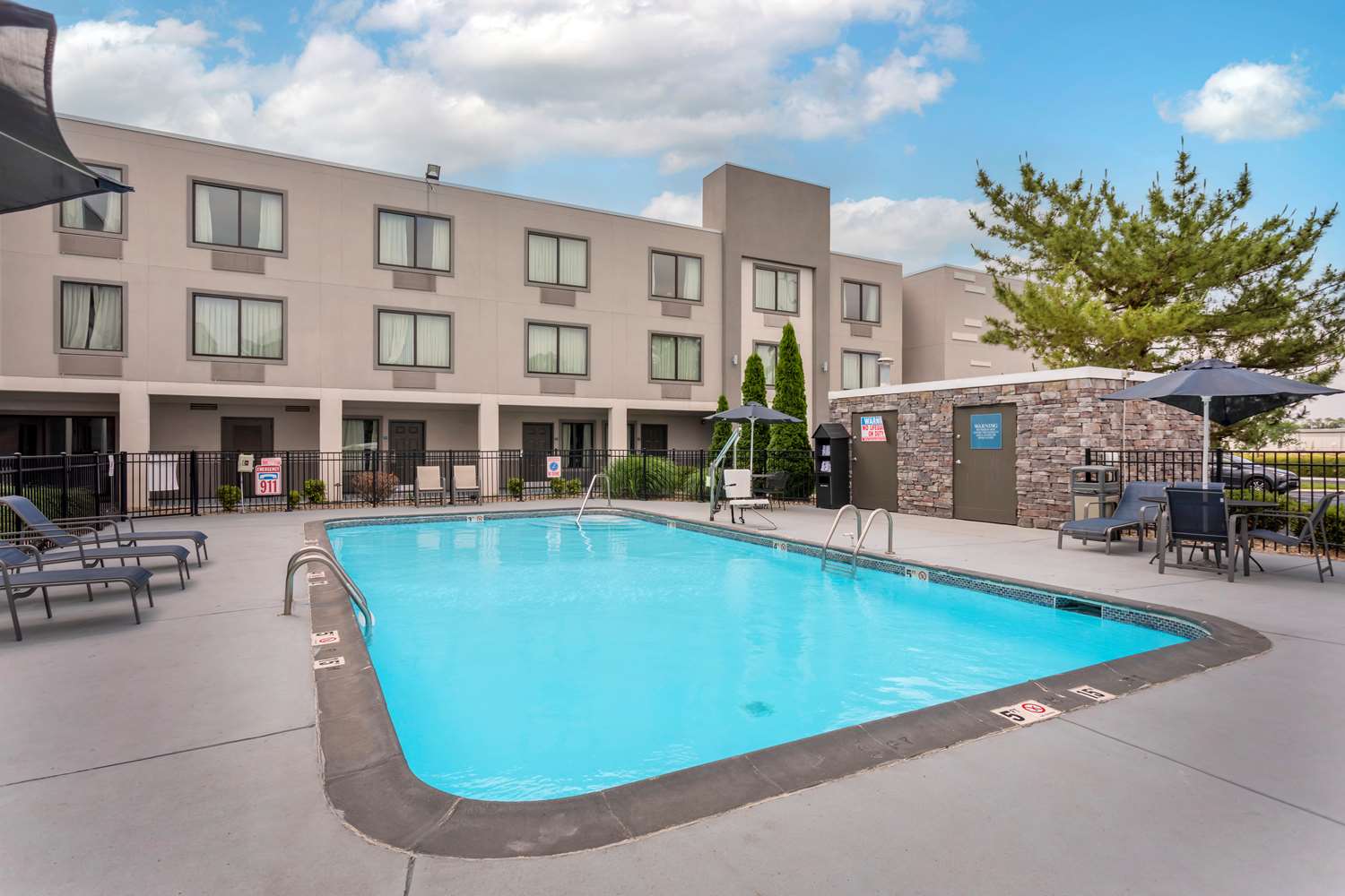 Best Western Plus Bowling Green 2/17