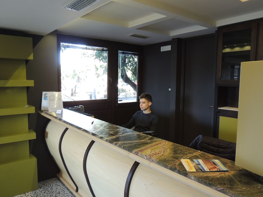 Hotel Zeus Pompei 10/50