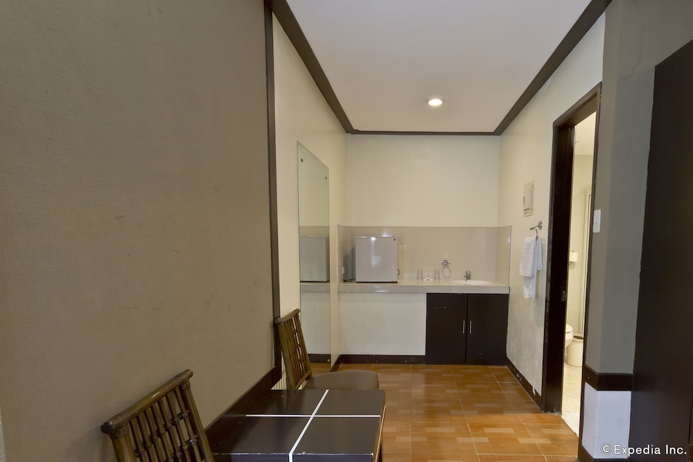 Holiday Spa Hotel 10/50