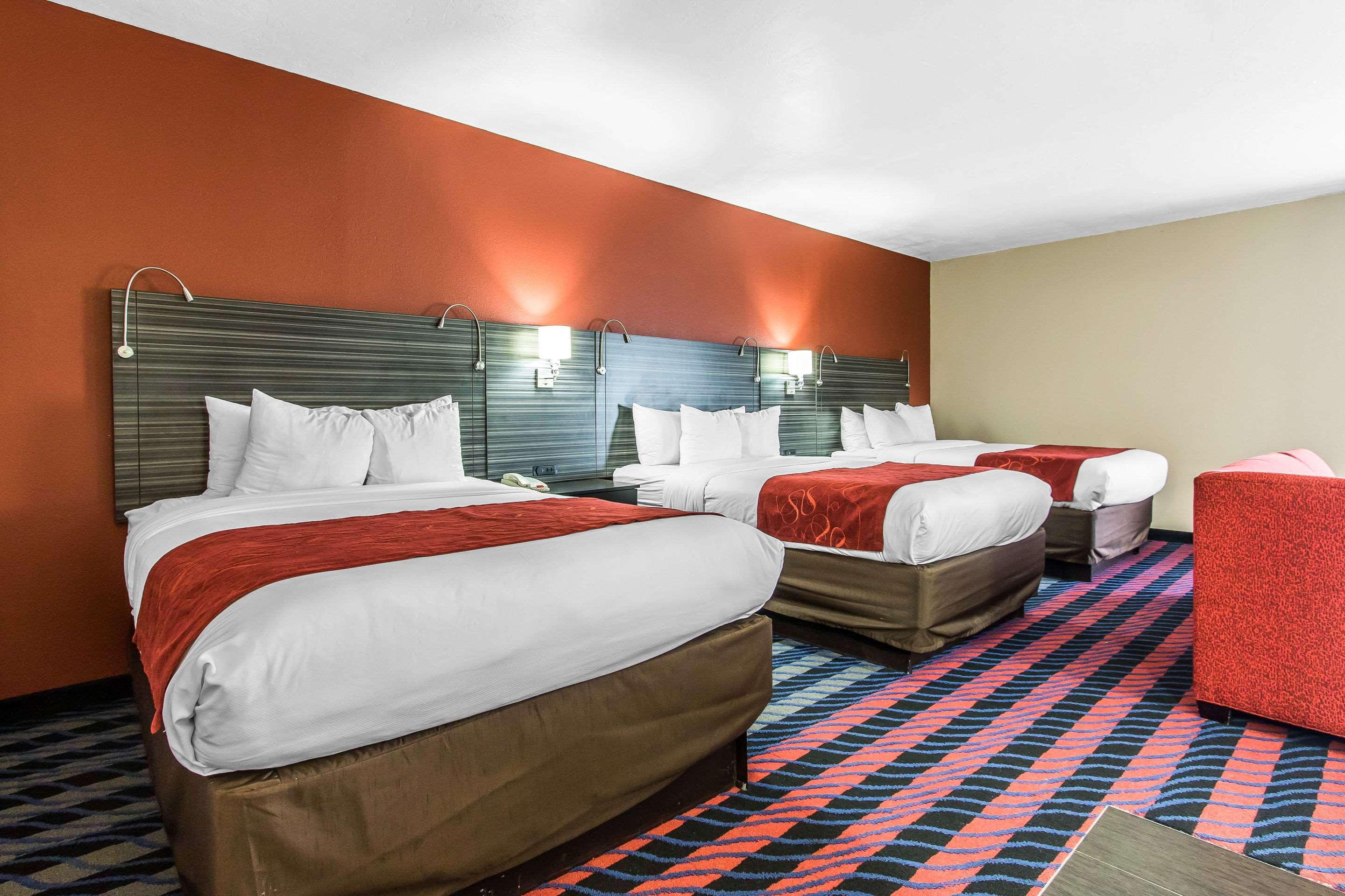 Suite, 3 Queen Beds
