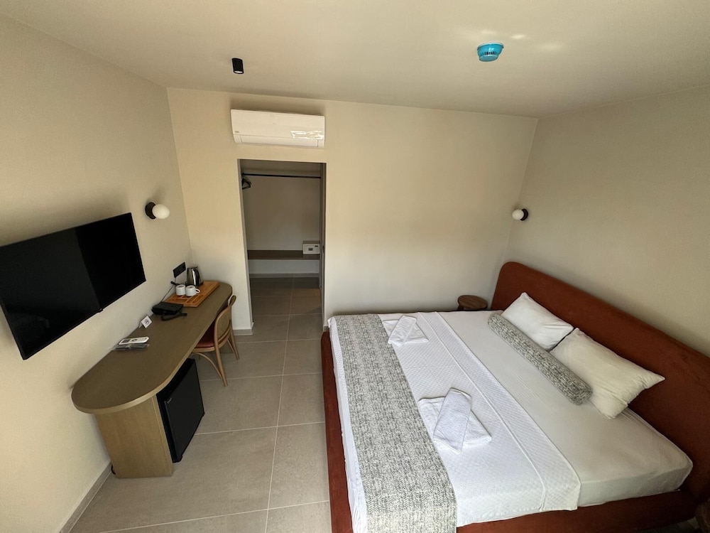 TWIN/DOUBLE ROOM