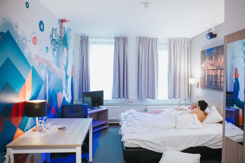 Amsterdam Teleport Hotel 8/74