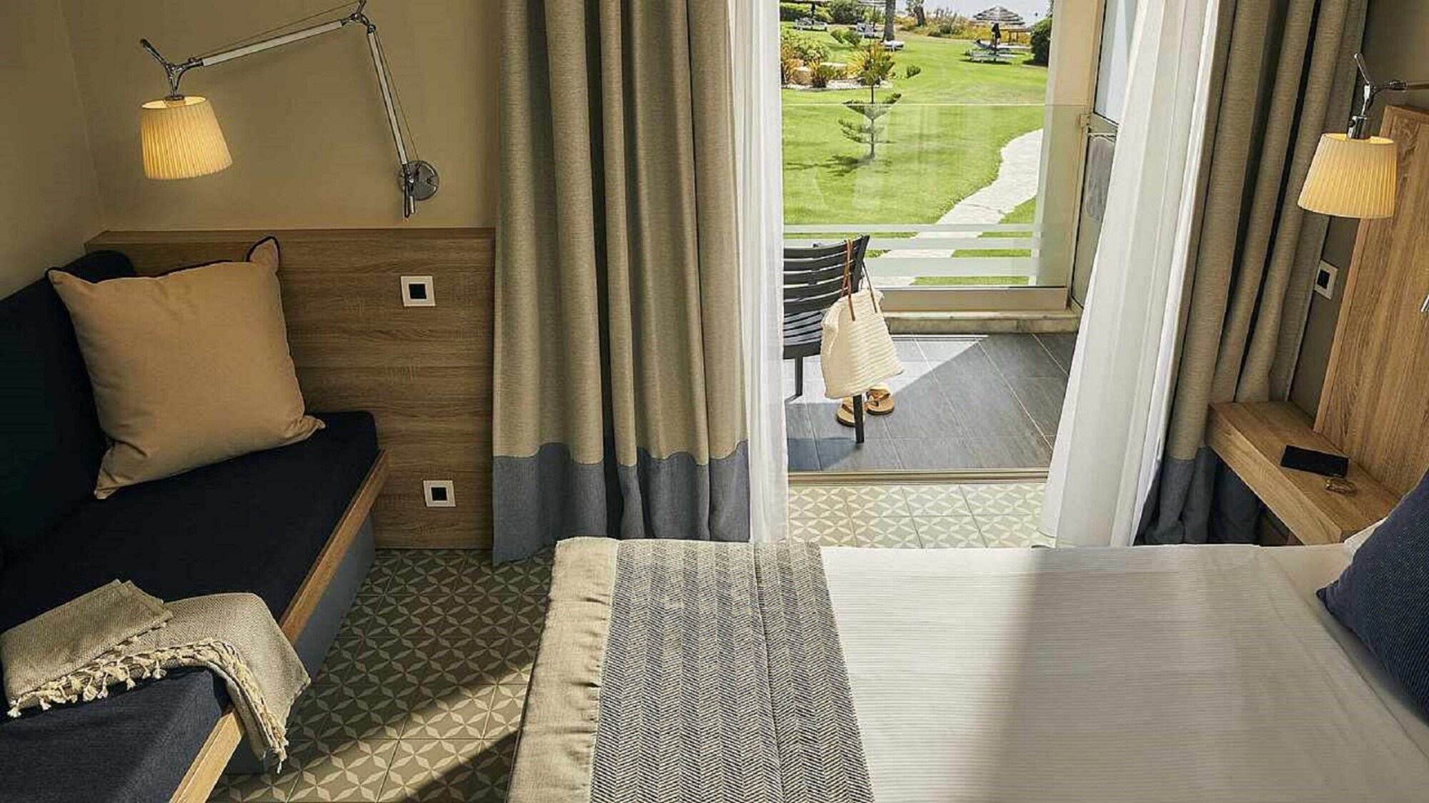 CLASSIC, DOUBLE BED, SEA VIEW