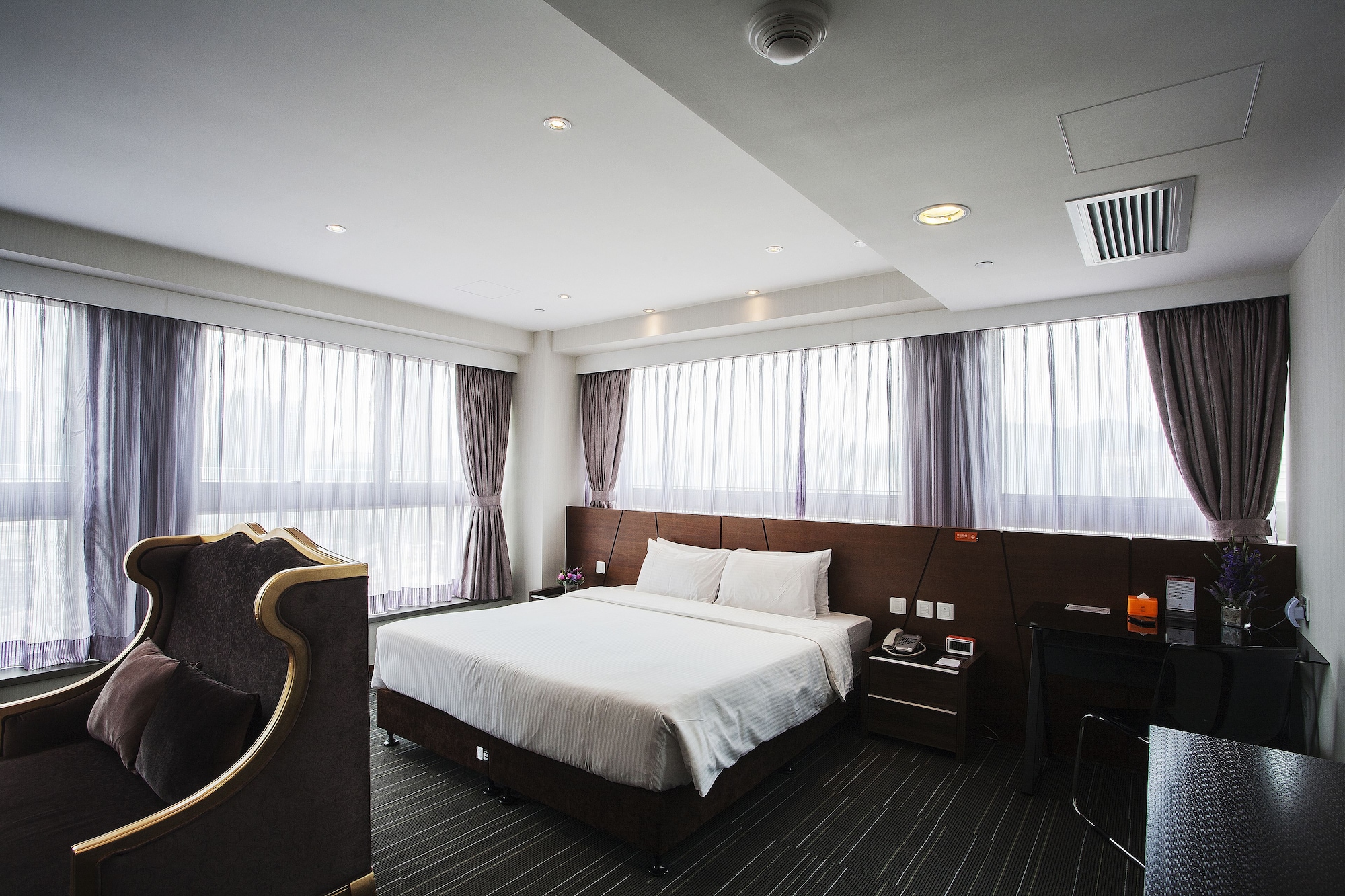 Bob, Suite, King Bed