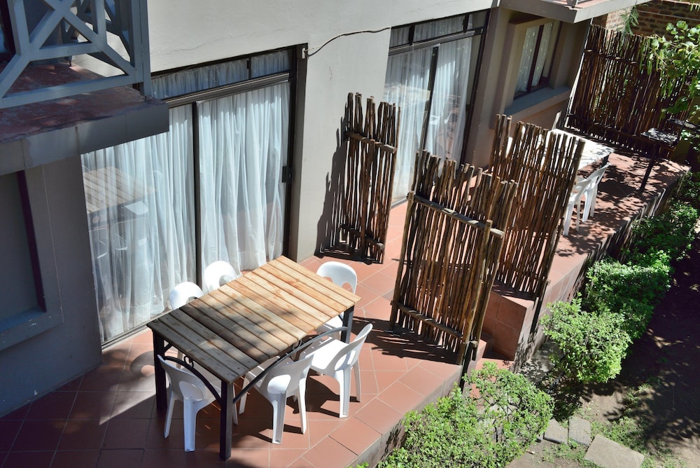 Elephant Springs Hotel &amp; Cabanas 4/80