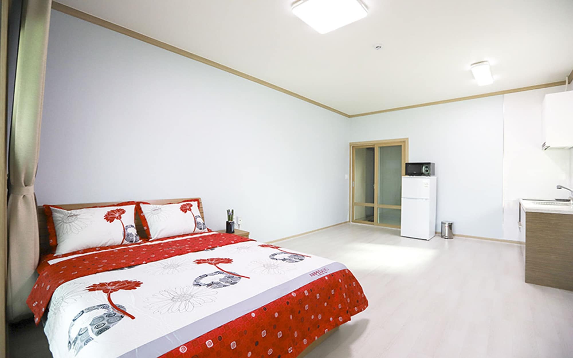 ROOM, DOUBLE BED