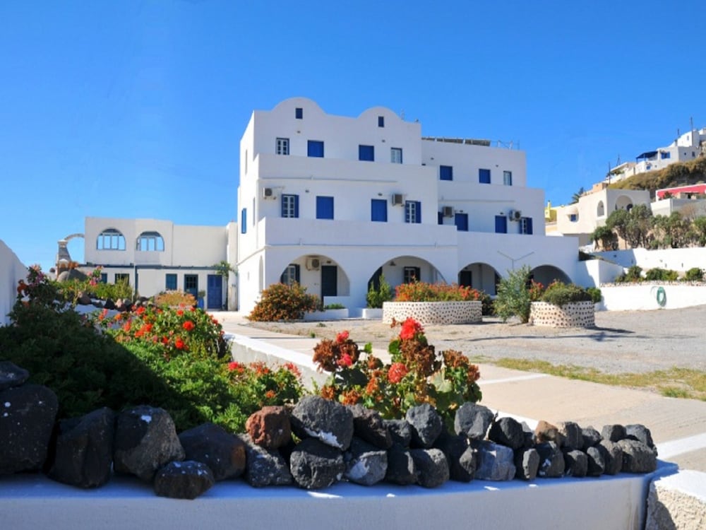 Thira S Dolphin Hotel 2/72