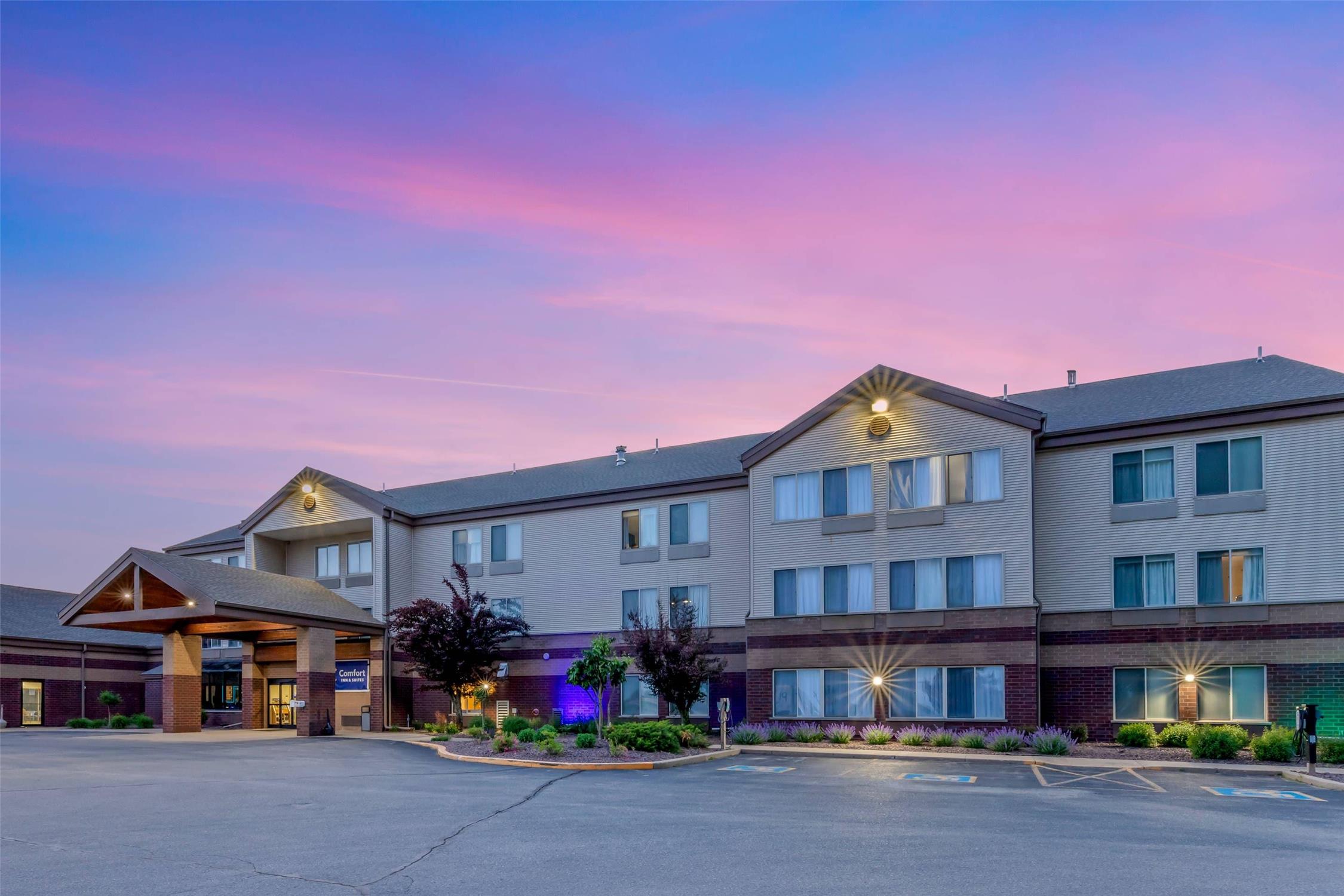 Comfort Inn & Suites New Lisbon 4/18