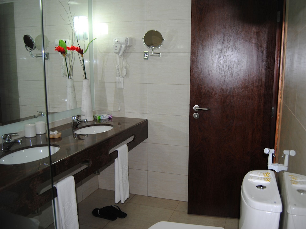 Dom Pedro Laguna Beach Resort & Golf by WAM Experience 35/80