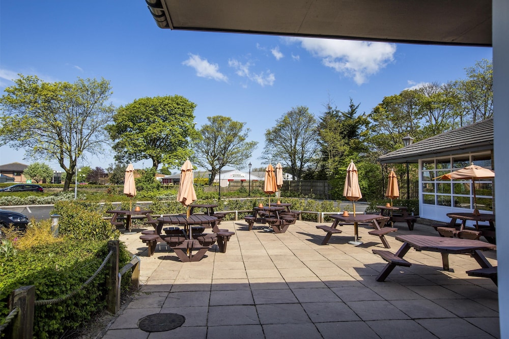 Premier Inn Leeds / Bradford Airport 38/41